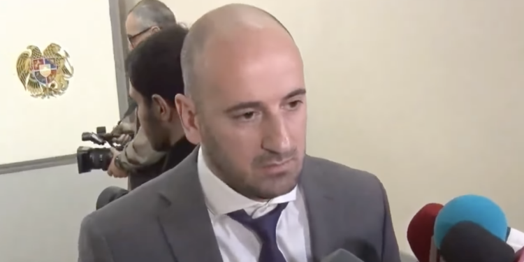 Zoom եք արել ու մտել պատգամավորի հեռախոսը, ապօրինի բա՞ն եք արել. Սիսակ Գաբրիելյան. տեսանյութ