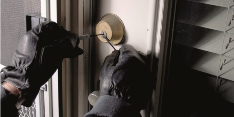 Երևանում թալանել են Բրյուսովի անվան համալսարանի դասախոսի տունը, հափշտակել են խոշոր չափի գումար