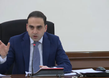 «Ժամկետանց, հետևից 1կմ ծուխ թողող մեքենաների քանակը պետք է սահմանափակվի». Ավինյանը՝ օդի աղտոտվածության դեմ պայքարի մասին