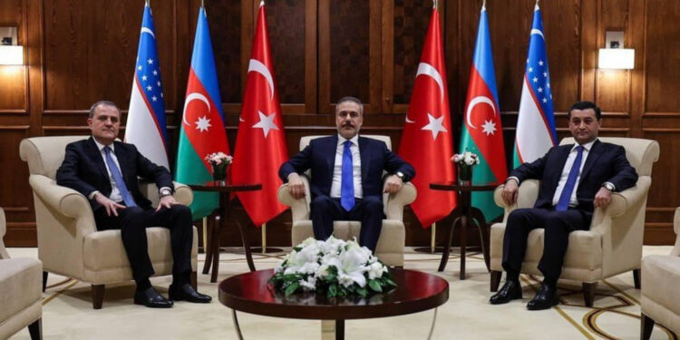 Անկարայում կայացել է Թուրքիայի, Ադրբեջանի և Ուզբեկստանի ԱԳ նախարարների հանդիպումը