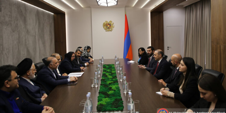 Հայաստան-Իրան երկկողմ հարաբերությունները խարսխված են բնական շահերի վրա. ԱԽ քարտուղարը՝ Մեջլիսի բարեկամական խմբի ղեկավարին