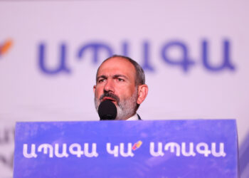 Ժողովրդի գլխի տակ՝ «փափուկ բարձ»՝ լցված… քարերով․ «Փաստ»