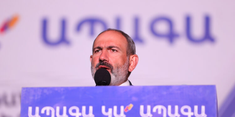 Ժողովրդի գլխի տակ՝ «փափուկ բարձ»՝ լցված… քարերով․ «Փաստ»