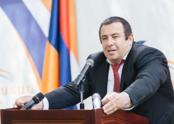 «Սա նշանակում է կորսված աշխատանք, սնանկացած բիզնես, երեխայի վարձ տալու անհնարինություն, հիպոթեք մարելու խնդիրներ, բուժվելու խնդիրներ, տունը ջեռուցելու խնդիր, ամռանը հանգստի գնալու անհնարինություն». Ծառուկյանը ներկայացնում է ԵԱՏՄ-ից դուրս գալու ռիսկերը
