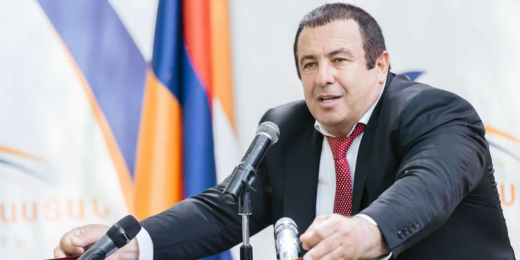 «Սա նշանակում է կորսված աշխատանք, սնանկացած բիզնես, երեխայի վարձ տալու անհնարինություն, հիպոթեք մարելու խնդիրներ, բուժվելու խնդիրներ, տունը ջեռուցելու խնդիր, ամռանը հանգստի գնալու անհնարինություն». Ծառուկյանը ներկայացնում է ԵԱՏՄ-ից դուրս գալու ռիսկերը