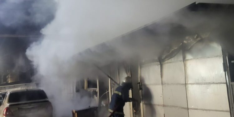 Հրդեհ՝ Արշակունյաց պողոտայում գտնվող կրպակներից մեկում․ երկու քաղաքացի տարհանվել է