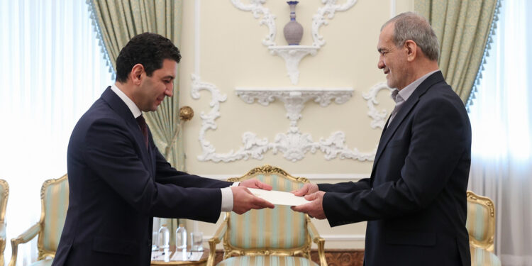 Իրանում Հայաստանի դեսպանն իր հավատարմագրերն է հանձնել երկրի նախագահին