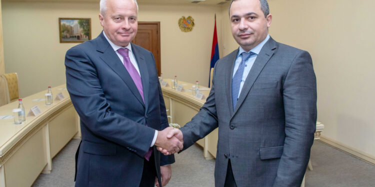 ՀՀ քննչական կոմիտեի նախագահն ու ՌԴ դեսպանը անդրադարձել են արդարադատությունից խուսափող և ՌԴ-ում գտնվող մի շարք անձանց