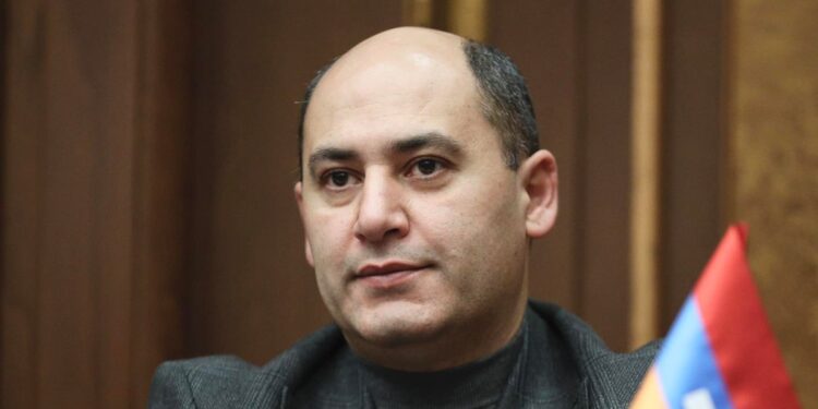 ԱԺ «Պատիվ ունեմ» խմբակցության պատգամավոր Մարտուն Գրիգորյանը անակնկալի է բերել իշխանություններին. մտադիր է առաջադրվել Գյումրու ՏԻՄ ընտրություններում. «Ժողովուրդ»