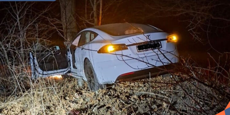 Երևան-Դիլիջան ճանապարհին «TESLA»-ն դուրս է եկել երթևեկելի հատվածից, սահել դեպի ձորը