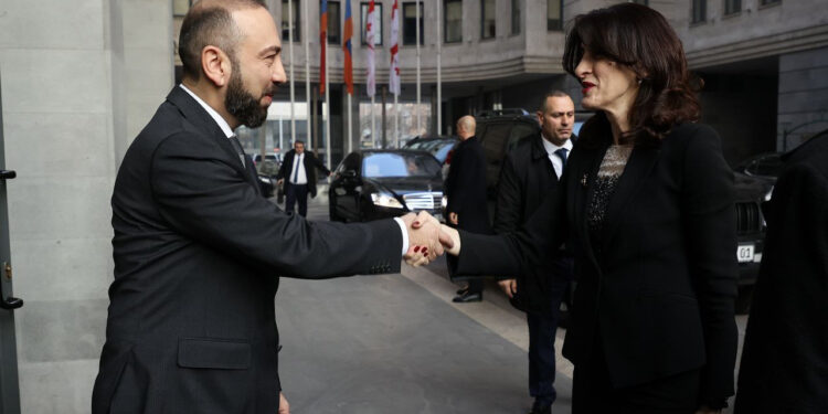 Մեկնարկել է Հայաստանի և Վրաստանի ԱԳ նախարարների առանձնազրույցը