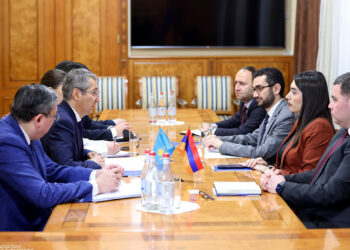 ՆԳ նախարարն ու Ղազախստանի դեսպանը քննարկել են փոխադարձ հետաքրքրություն ներկայացնող հարցեր