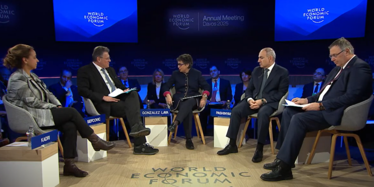 «Կասկած առաջացնելու չափ թափանցիկ ենք միջազգային գործընկերների հետ. բոլորի հետ կիսվում ենք՝ ինչ ենք անում մյուսների հետ». Փաշինյանը՝ Դավոսում