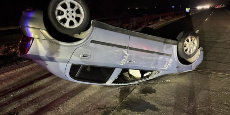 Աշտարակ-Երևան ավտոճանապարհին բախվել են «Opel»-ը և «KIA»-ն, ինչի հետևանքով «Opel»-ը շրջվել է