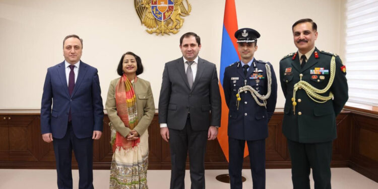 Պապիկյանն ու ՀՀ-ում Հնդկաստանի դեսպանը քննարկել են պաշտպանության բնագավառում համագործակցության առնչվող հարցեր