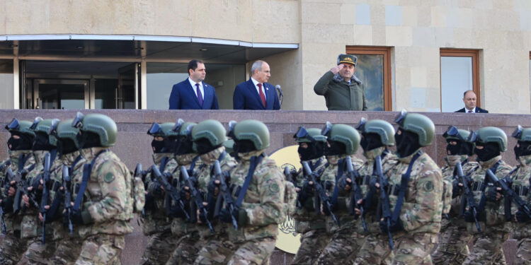 Փաշինյանը ՊՆ վարչական համալիրում մասնակցել է ՀՀ բանակի կազմավորման 33-ամյակին նվիրված միջոցառումներին