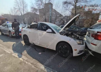ԲԴԽ շենքի դիմաց՝ «Chevrolet»-ում, պայթյուն է եղել. տուժածը կին է