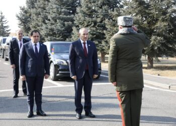 Փաշինյանը ՊՆ վարչական համալիրում մասնակցել է ՀՀ բանակի կազմավորման 33-ամյակին նվիրված միջոցառումներին