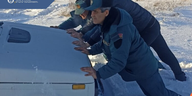 Փրկարարներն արգելափակումից դուրս են բերել 10 ավտոմեքենա