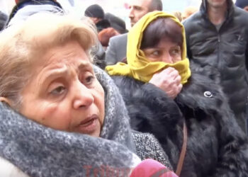 Մեզ սնանկացնում են, դարձնում գործազուրկ, ոսկիները նվիրելու ենք հարկային, դուրս գանք. տեսանյութ