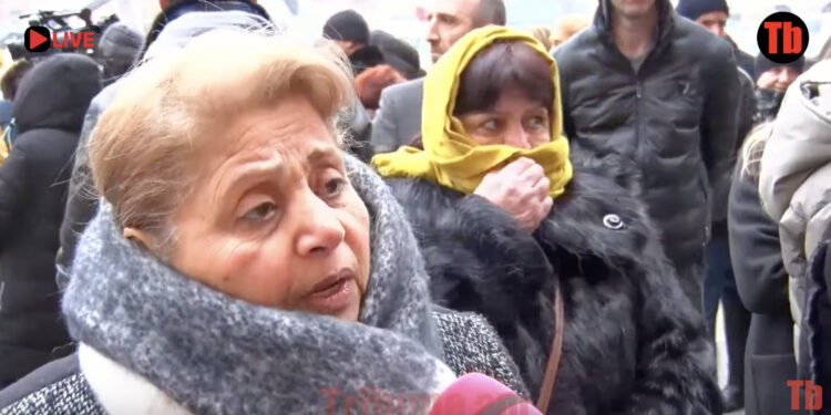 Մեզ սնանկացնում են, դարձնում գործազուրկ, ոսկիները նվիրելու ենք հարկային, դուրս գանք. տեսանյութ