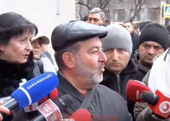 Գողը 100 գրամանոց ոսկե շղթա գողացավ, ո՞նց ցույց տամ, էս շուկա ա, խանութ չի. Ոսկերիչիների ցույց. տեսանյութ