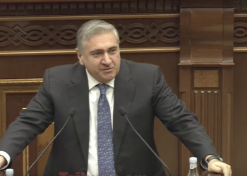 Մի հատ անեկդոտ պատմեմ՝ ՔՊ-ականի մեջ չարք է մտնում…Արթուր Խաչատրյանը ծաղրում է ՔՊ-ին. տեսանյութ