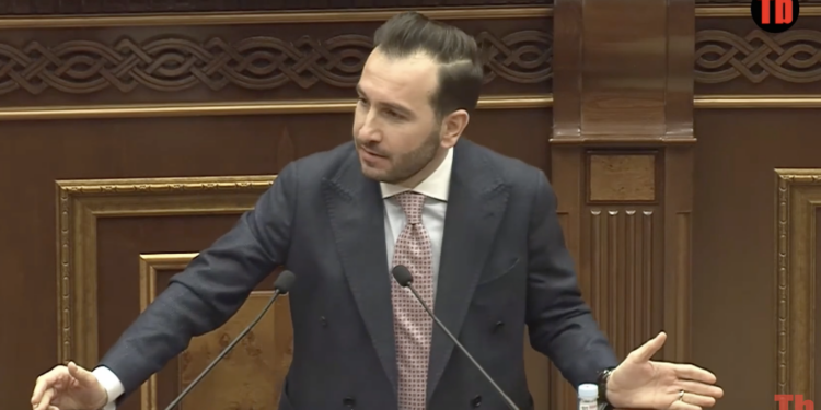 Դուք հայդուկ եք, ոնց որ խաչը դրակուլային ցույց տաս՝ բան անի. Կոնջորյան