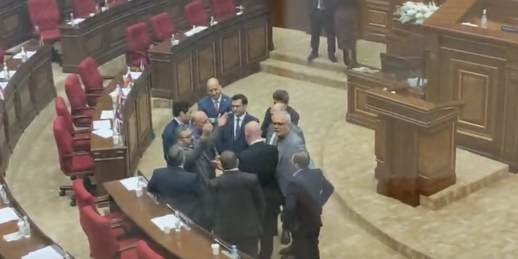 Միջադեպ՝ ԱԺ-ում. թեժ վիճաբանում է Գառնիկ Դանիելյանը ու ափերից դուրս գալիս. տեսանյութ