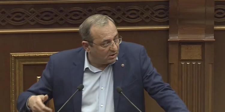 Ասում եք՝ էն ժամանակ օրհներգը խախտումներով է եղել, ներողությո՛ւն, ուրեմն պիտի շարունակե՞ք. տեսանյութ