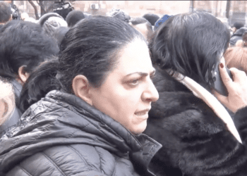 Ցուցարարի արձագանքը՝ Փաշինյանի անունը լսելիս. Կներեք, ես չեմ լսում իրան. տեսանյութ