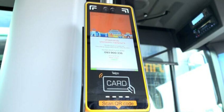 Հանրային տրանսպորտից օգտվելիս արտոնություն ունեցող քաղաքացիները կարող են իրենց բանկային քարտերով նույնականացվել և արտոնյալ փաթեթը կցել բանկային քարտին. Կոստանյան