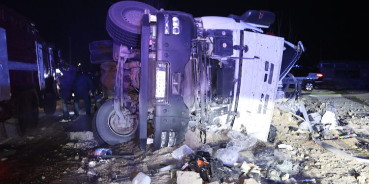 Ուշիի ոլորաններում բեռնատարը կողաշրջվել է, կան զոհեր ու տուժածներ