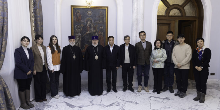 Ամենայն Հայոց Կաթողիկոսը Մայր Աթոռում ընդունել է հայկական մշակույթը, ավանդույթները, Հայ Եկեղեցու պատմությունն ուսումնասիրելու նպատակով Հայաստան այցելած չինական պատվիրակությանը