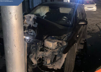 Ջանիբեկյան փողոցում մեքենան դուրս է եկել երթևեկելի գոտուց և բախվել էլեկտրական սյանը․ կան տուժածներ