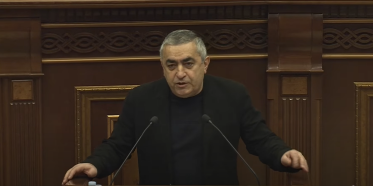 «Խաբում եք ժողովրդին, սա ոչ թե ընտրություն է ԵՄ-ի ու ՌԴ-ի, այլ՝ Թուրքիայի ու ՌԴ-ի միջև». Արմեն Ռուստամյանը՝ ԵՄ անդամակցության մասին