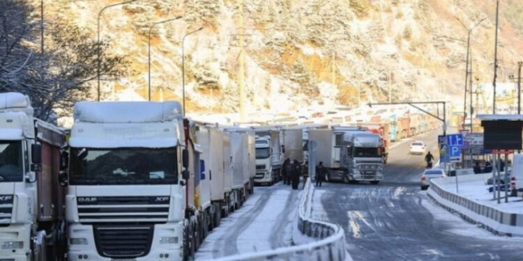 Վերին Լարսի հերթում այս պահին 552 հայկական բեռնատար կա