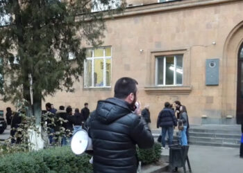 Թույլ մի՛ տվեք, որ մտնեն ձեր ծնողների գրպանը, բոյկոտեք. տրանսպորտի թանկացման դեմ ակցիա՝ ուսանողների շրջանում