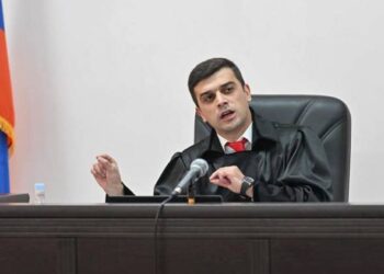 «Վնգստացող» բառից չվիրավորված դատավորը խոցվում է «կռուտիտ» բառից․ «Հրապարակ»