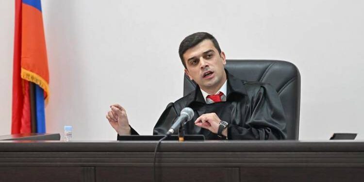 «Վնգստացող» բառից չվիրավորված դատավորը խոցվում է «կռուտիտ» բառից․ «Հրապարակ»