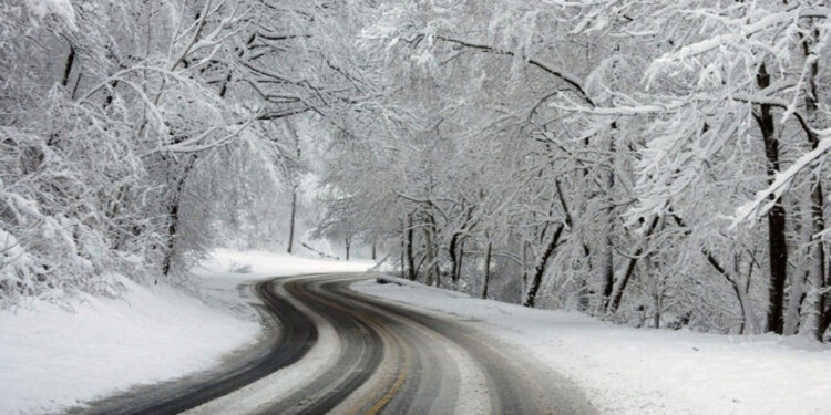 ՀՀ տարածքում կան փակ և դժվարանցանելի ավտոճանապարհներ. որոշ տարածաշրջաններում տեղում է ձյուն