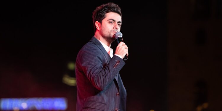 Էրիկ Կարապետյանի «Ոչ ավել, ոչ պակաս» երգը ռուսական ալիքի եթերում ներկայացվել է որպես ադրբեջանական. երգիչը դիմել է դատարան