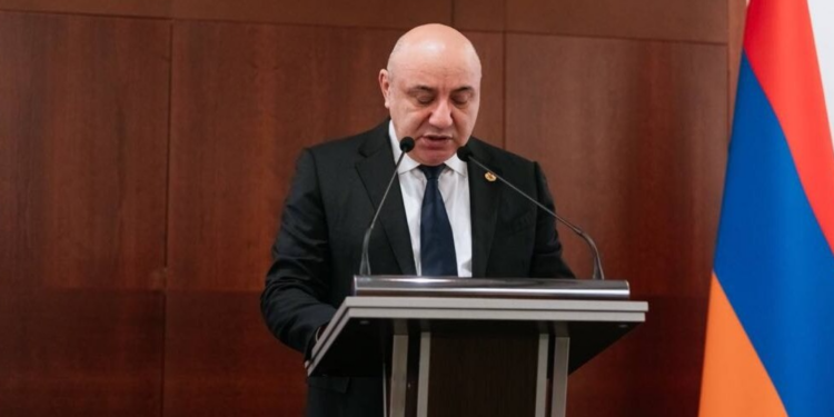 «Կանգնած ենք բարդ մարտահրավերների առջև, այնուամենայնիվ հանձնառու ենք հետևողական քայլեր ձեռնարկել՝ մեր հարևանների հետ կայուն խաղաղությունը վերականգնելու համար». Գուրգեն Արսենյան