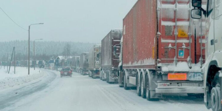 Լարսը փակվել է բեռնատարների համար