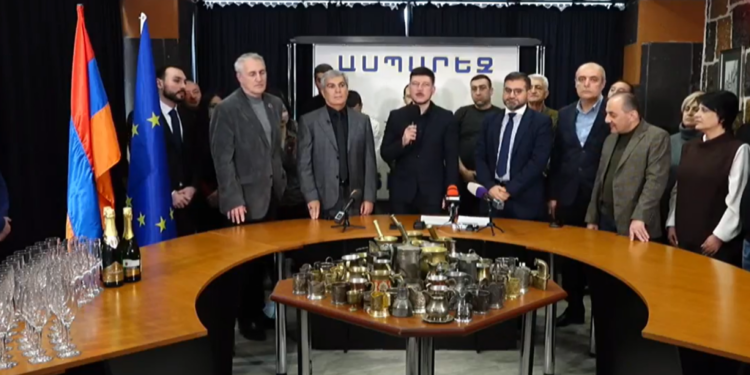 Եվրաքվեի նախաձեռնող 3 կուսակցությունները Լևոն Բարսեղյանին առաջադրեցին Գյումրիի քաղաքապետի թեկնածու