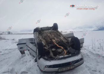 Արագածոտնում «Opel Zafira»-ն դուրս է եկել երթևեկելի գոտուց և գլխիվայր հայտնվել դաշտում. կան տուժածներ