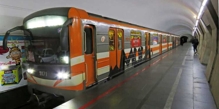 Մետրոպոլիտենի «Բարեկամություն» կայարանում երիտասարդի մոտ ատրճանակ ու դանակ է հայտնաբերվել