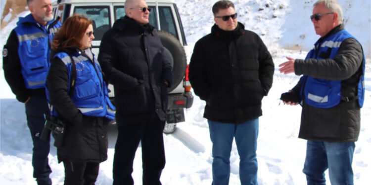 Հայաստանում Ռումինիայի դեսպանը միացել է ԵՄ դիտորդների պարեկությանը Խաչիկ գյուղի հատվածում