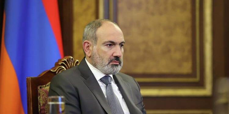 Փաշինյանն իր խորհրդականների մի մասին անգամ չի ճանաչում, ոմանց անունները չի հիշում. «Հրապարակ»