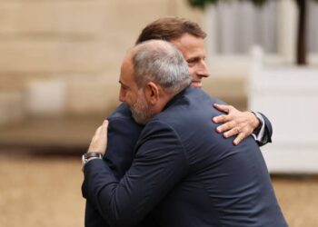 Փաշինյանը թռել է Մակրոնի մոտ՝ մխիթարություն գտնելու. «Հրապարակ»